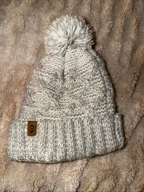 Cozy Knit Pom Beanie in Cream and Light Gray